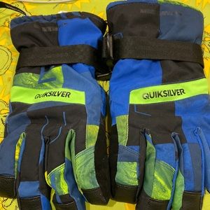 Boys Quicksilver snowboarding gloves